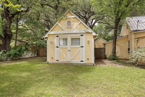 1002 W Pearl Street Granbury TX 76048
