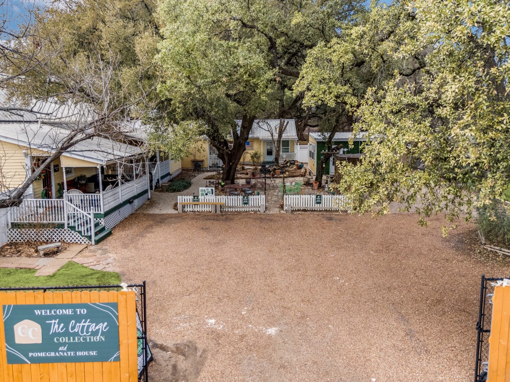 1002 W Pearl Street Granbury TX 76048