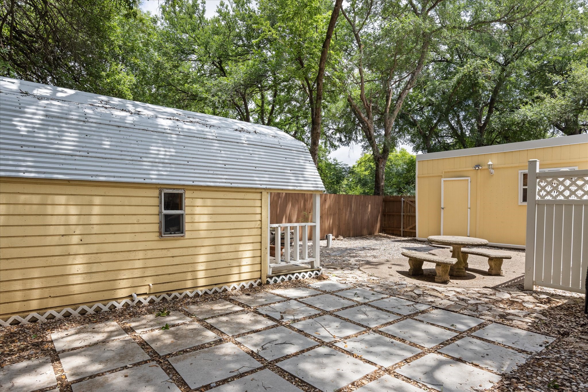 1002 W Pearl Street Granbury TX 76048