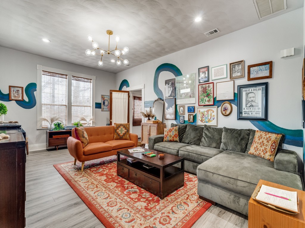1002 W Pearl Street Granbury TX 76048