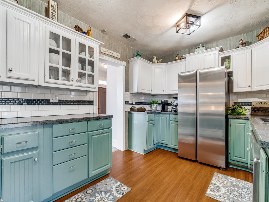 1002 W Pearl Street Granbury TX 76048