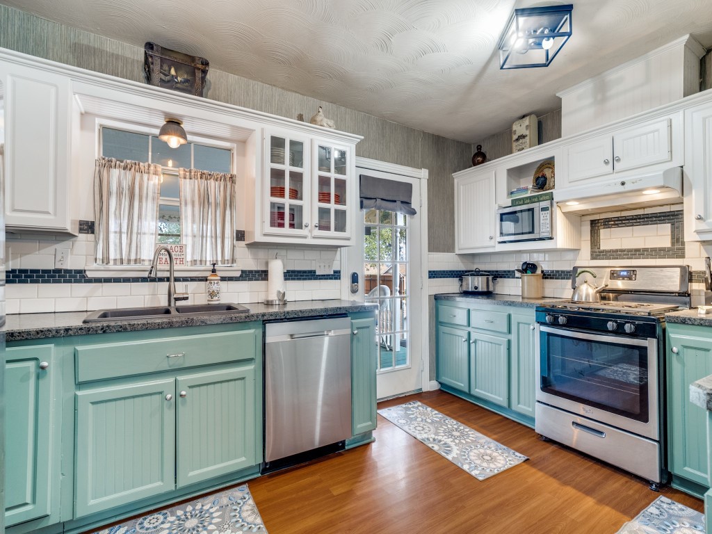 1002 W Pearl Street Granbury TX 76048