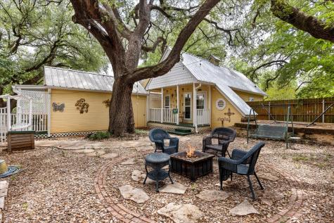 1002 W Pearl Street Granbury TX 76048