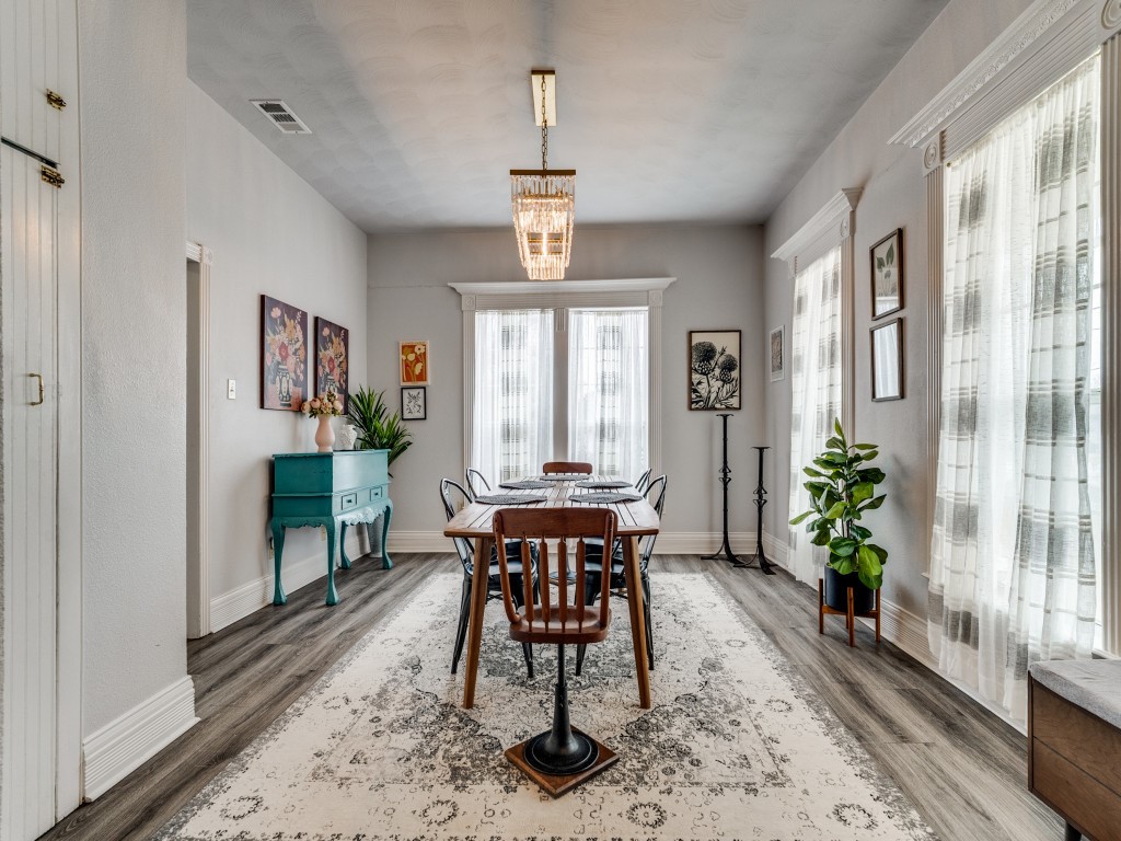 1002 W Pearl Street Granbury TX 76048
