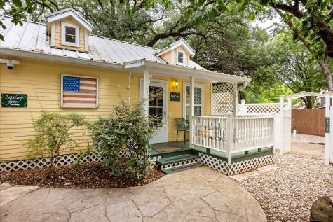 1002 W Pearl Street Granbury TX 76048