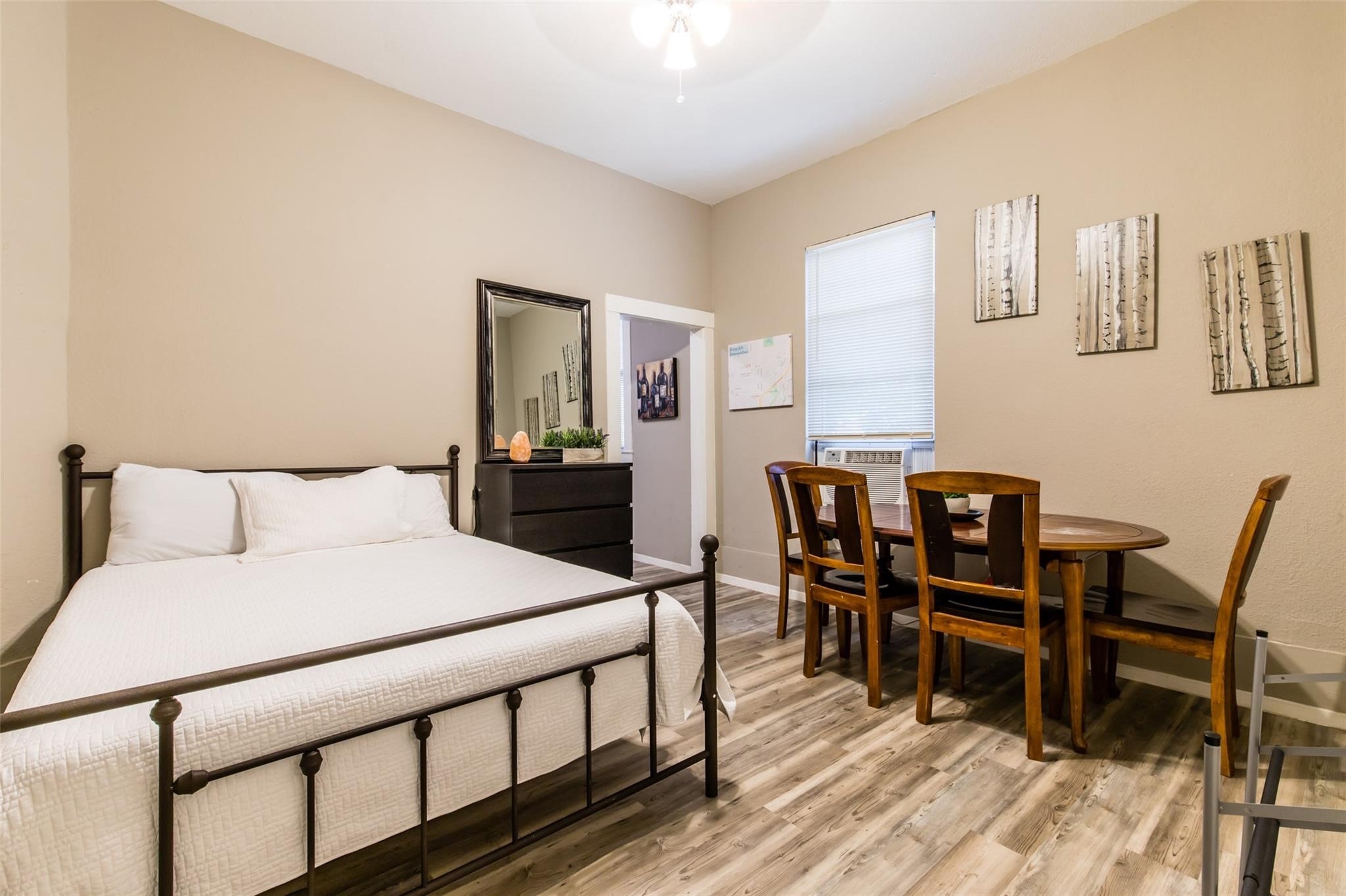 237 W Brooklyn Avenue Dallas TX 75208
