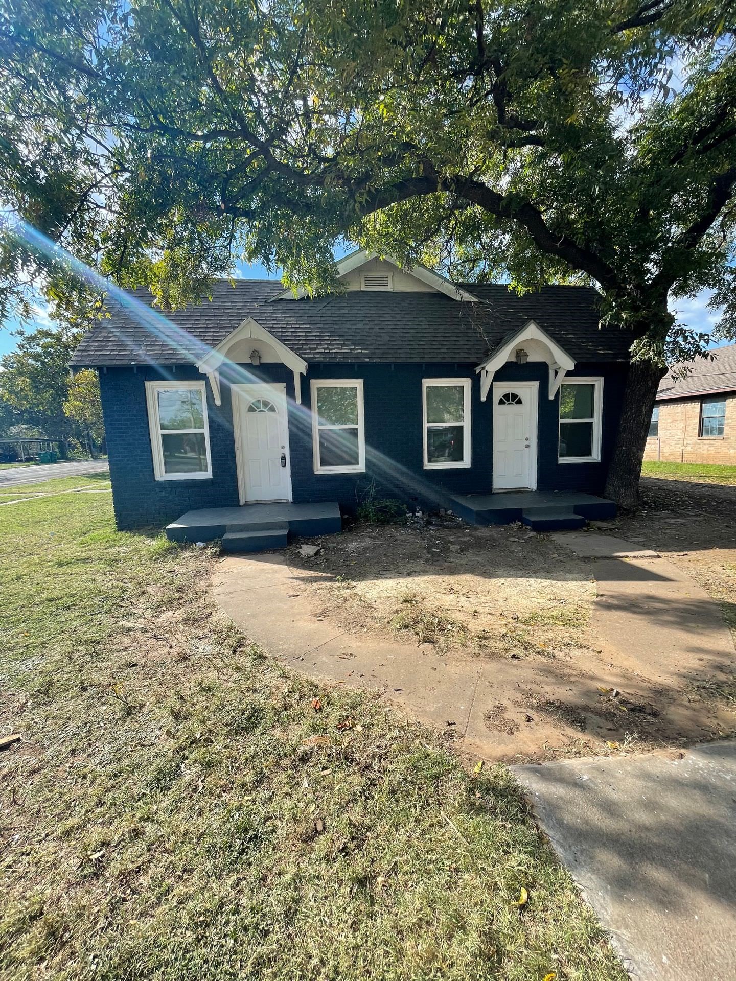516 S Nueces Coleman TX 76384