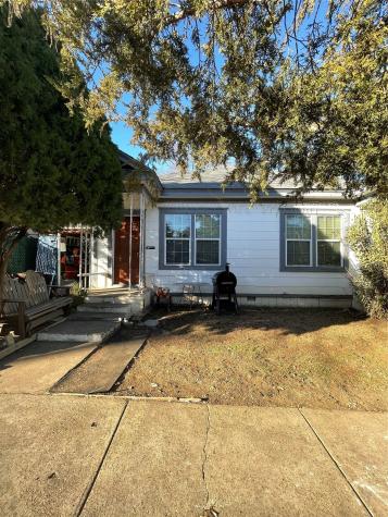 607 Neches Street Dallas TX 75208