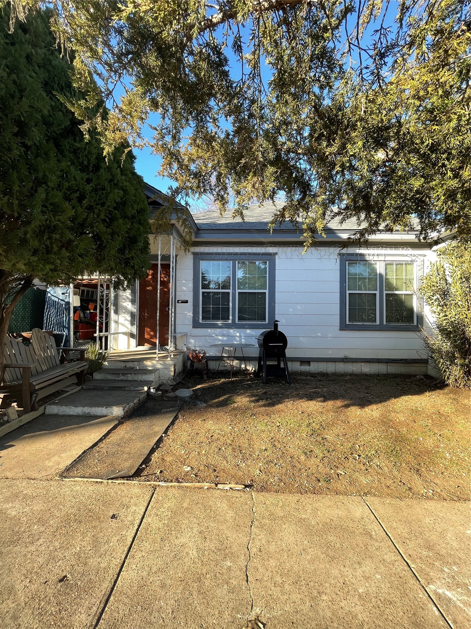 607 Neches Street Dallas TX 75208
