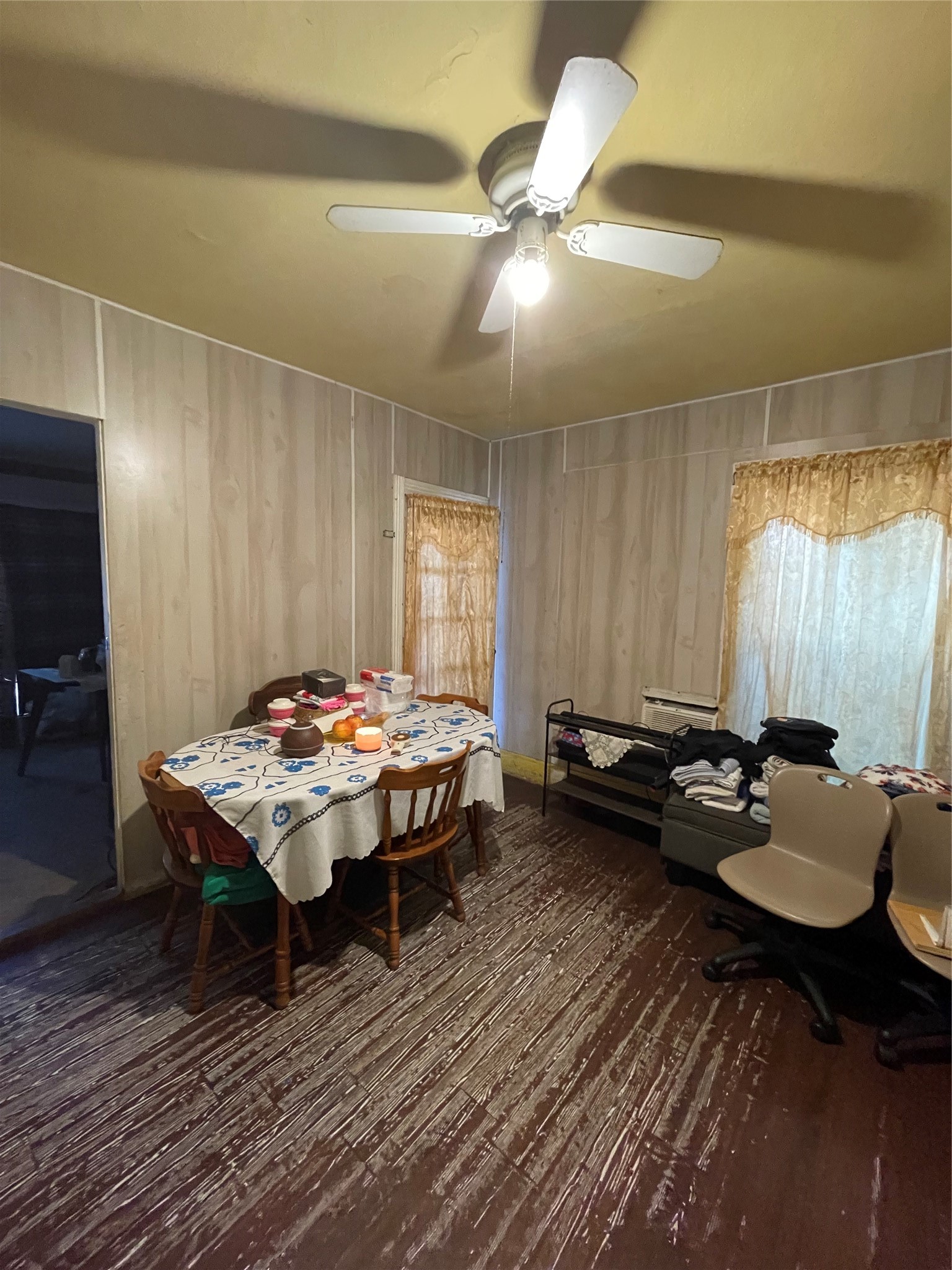 607 Neches Street Dallas TX 75208