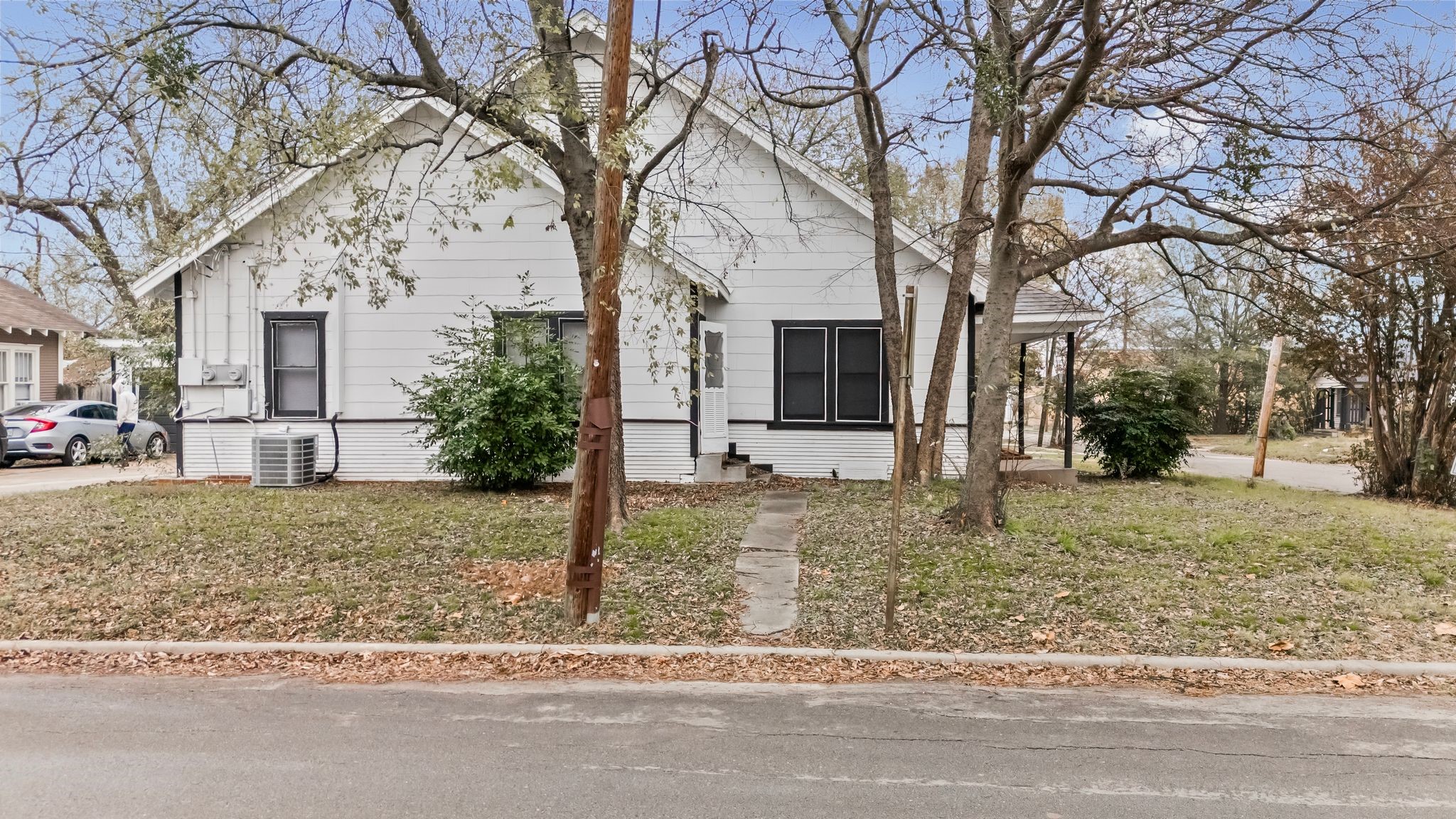 1406 Sycamore Street Commerce TX 75428