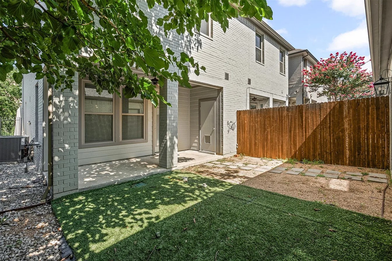 2609 & 2611 Mccart Avenue Fort Worth TX 76110