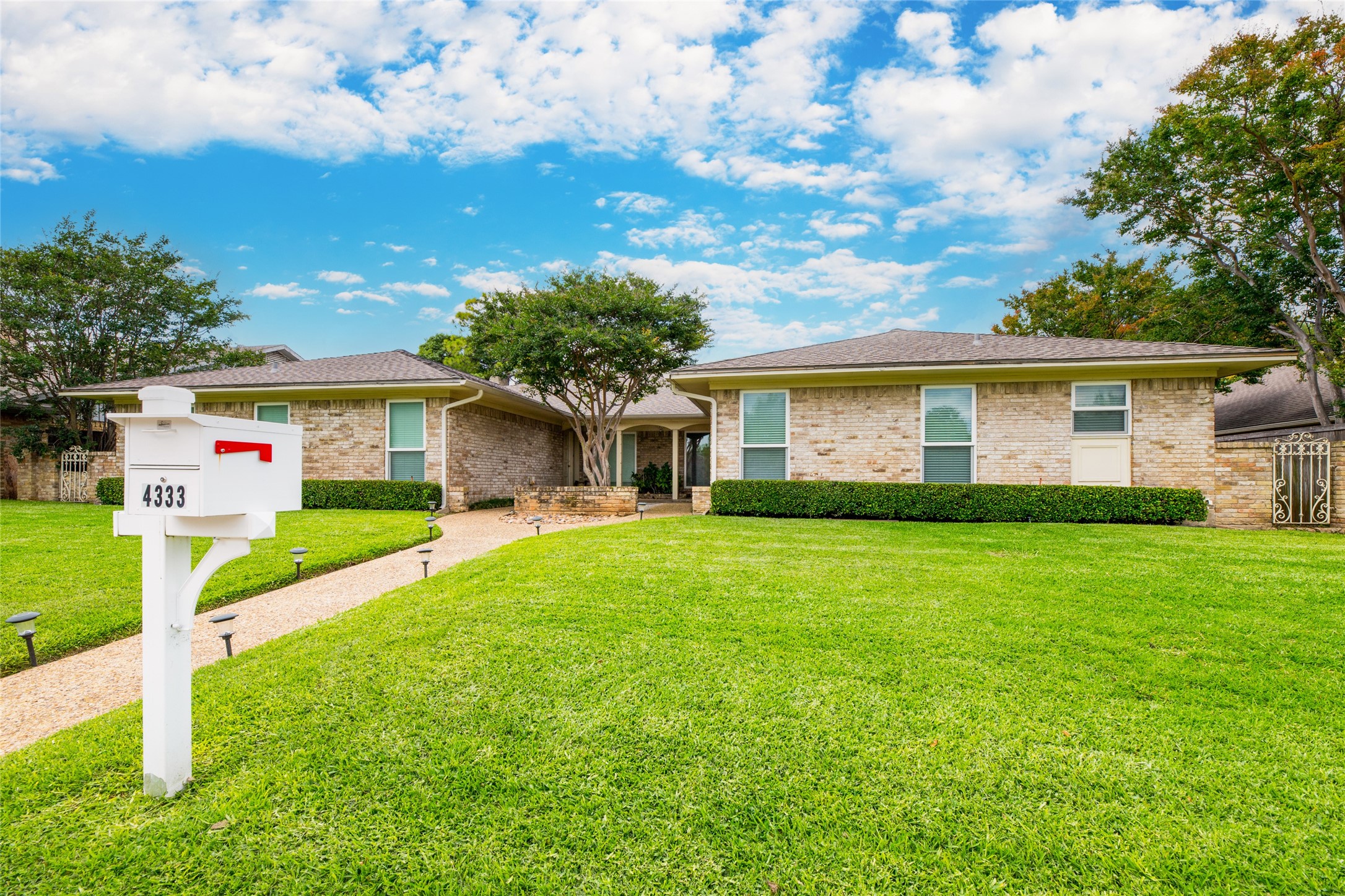 4331/4333 Harvest Hill Road Dallas TX 75244