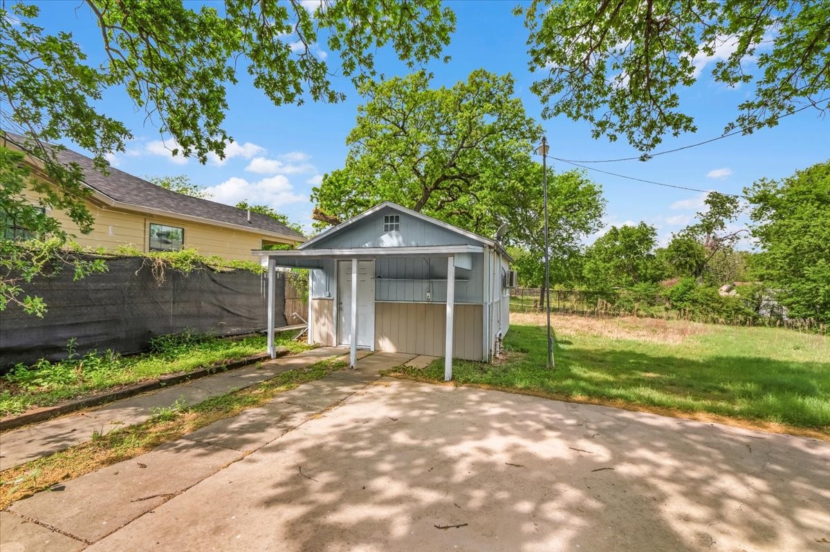 1812 Arch Street Fort Worth TX 76105