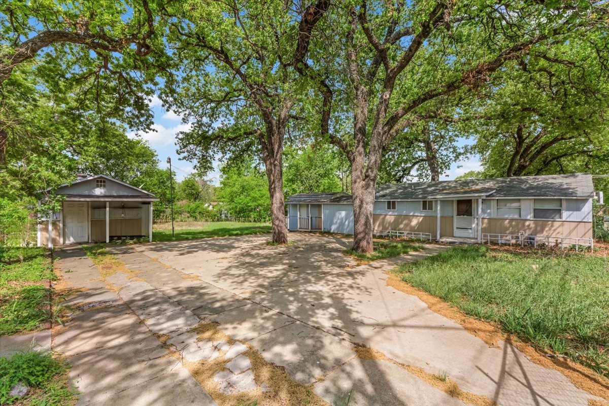 1812 Arch Street Fort Worth TX 76105
