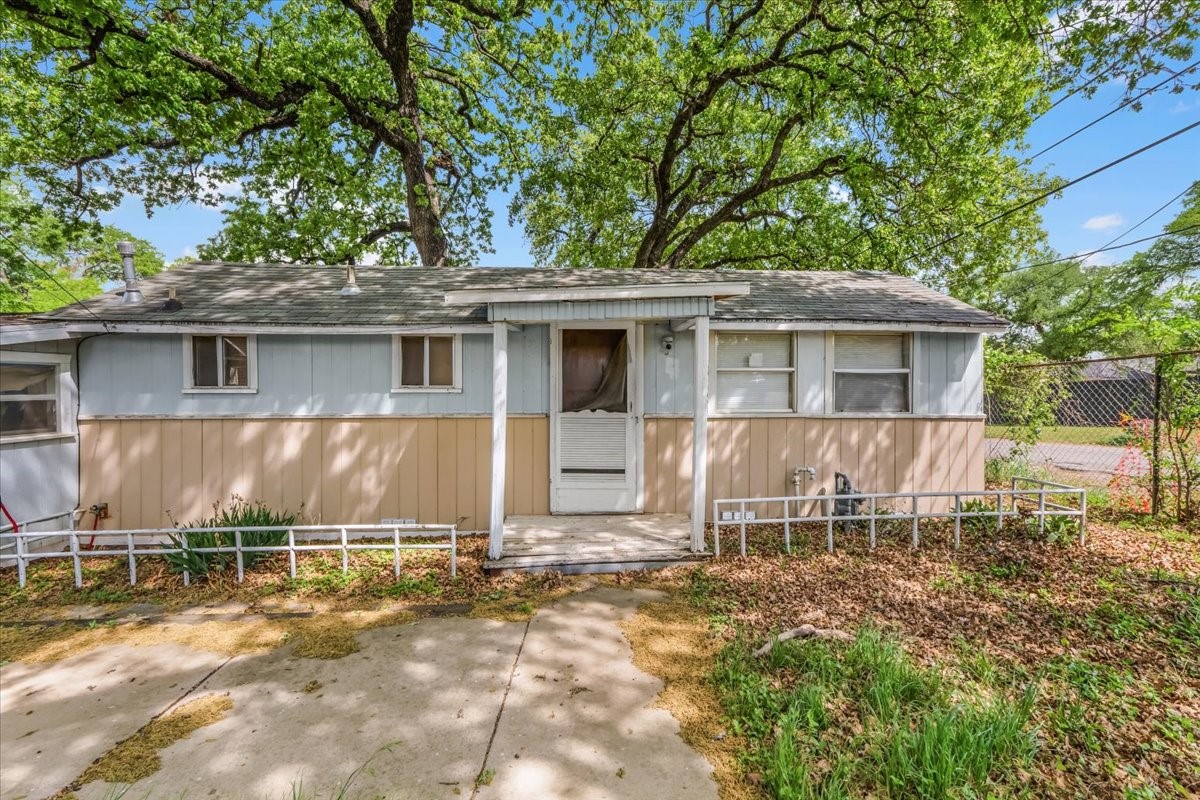 1812 Arch Street Fort Worth TX 76105