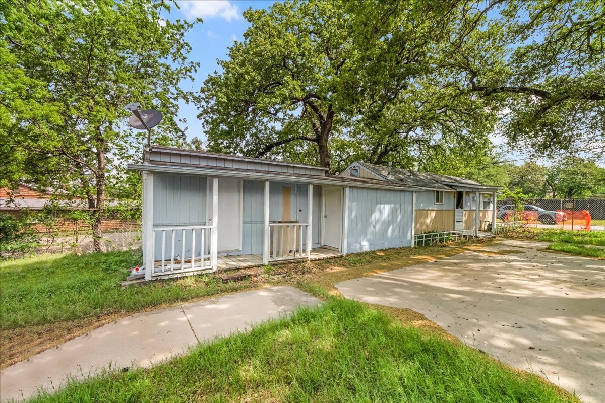 1812 Arch Street Fort Worth TX 76105