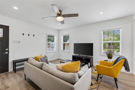 112 N Adams Avenue Dallas TX 75208