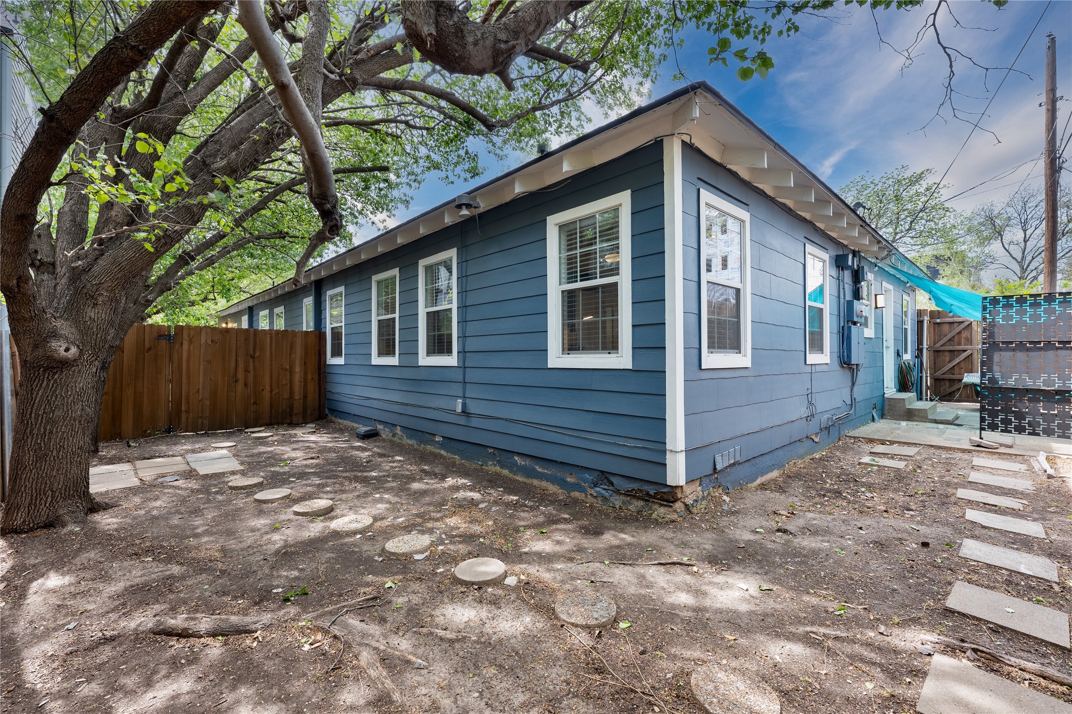 112 N Adams Avenue Dallas TX 75208