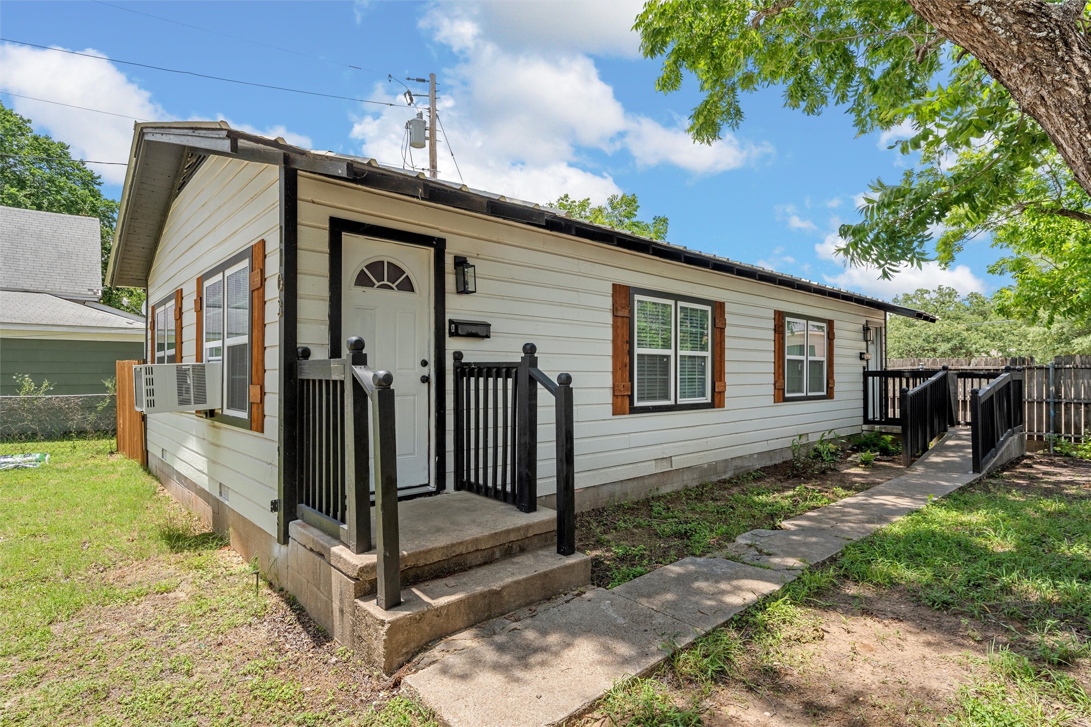 1103 E Leon Street Gatesville TX 76528
