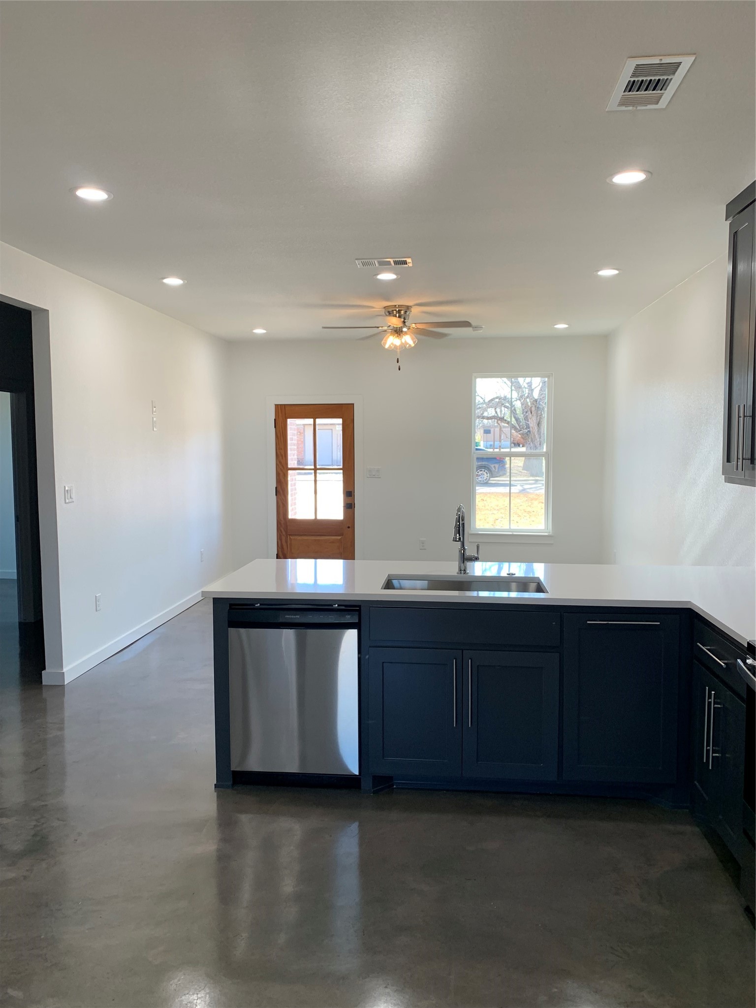 113-15 Van Buren Drive Mcgregor TX 76657