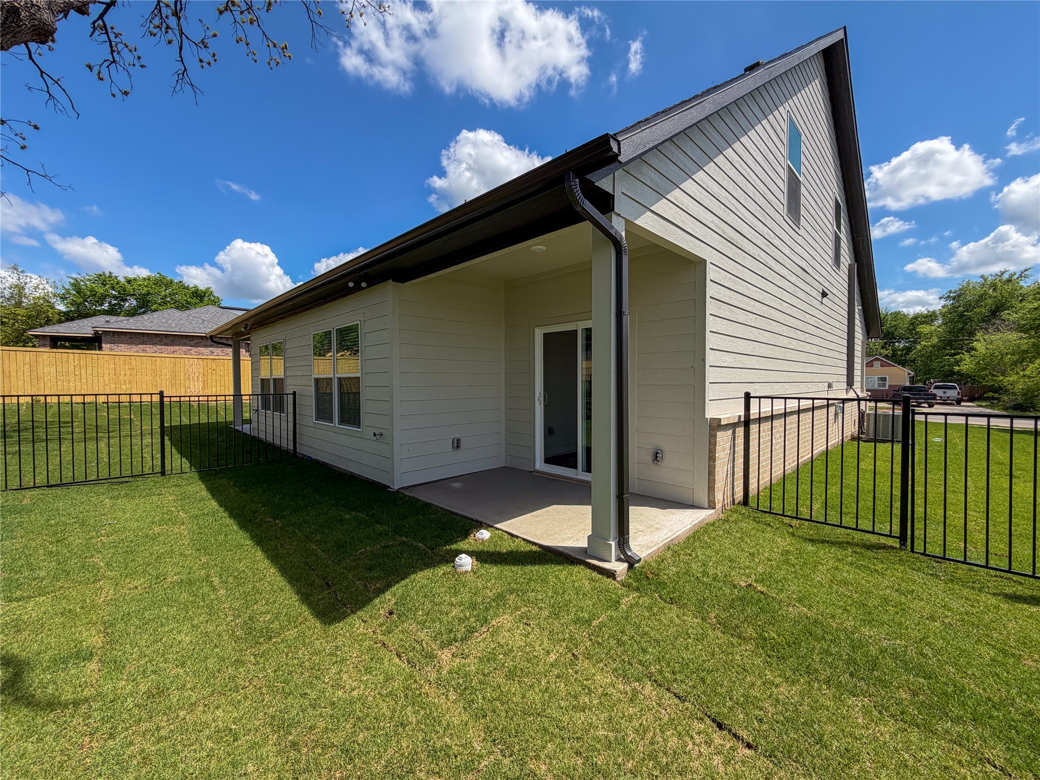 411/ 413 W Dulin Street Sherman TX 75090
