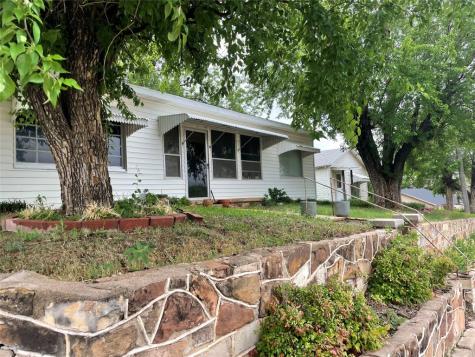 107 N Miller Street Breckenridge TX 76424