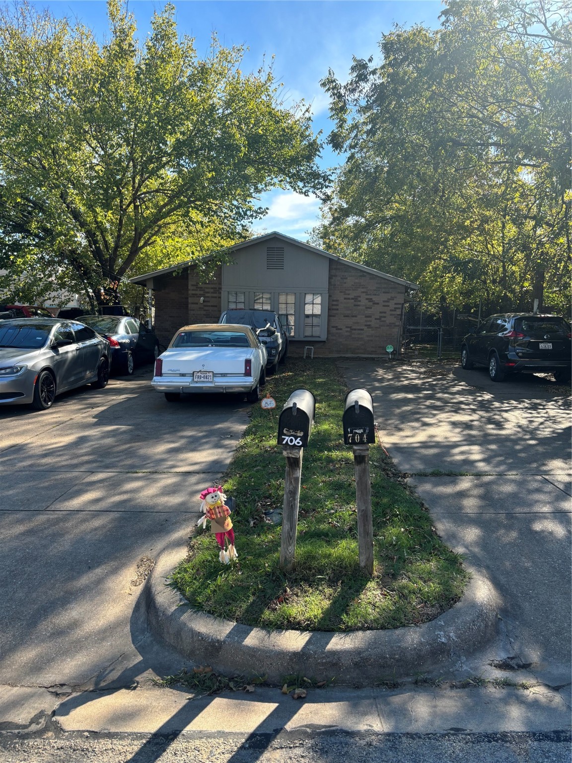 704 Peach Street Arlington TX 76011