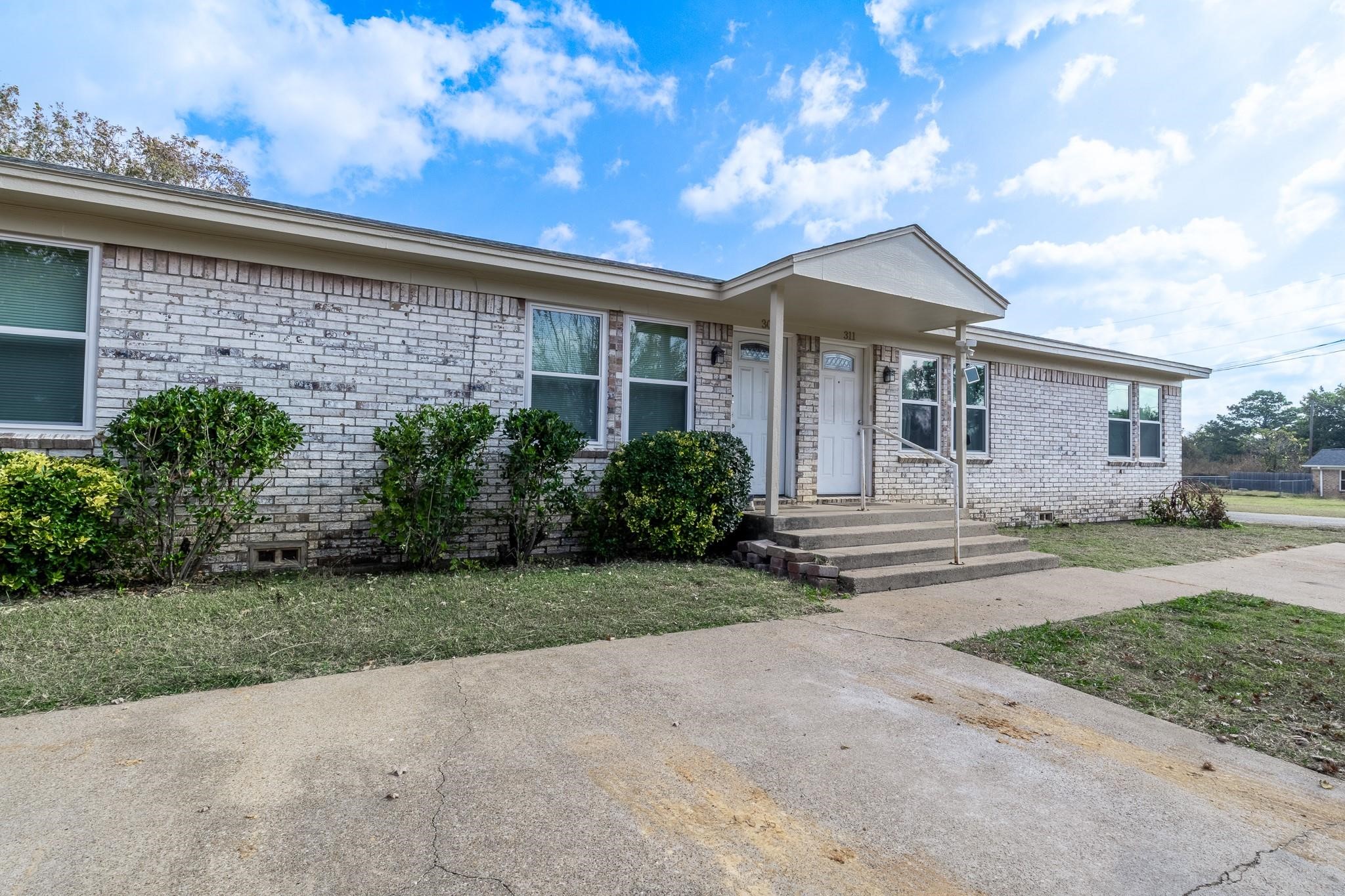 309-311 Lilac Drive Granbury TX 76049