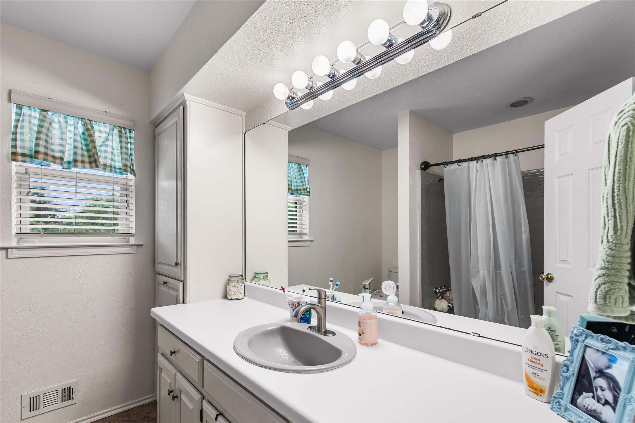 1002 W Washington Street Sherman TX 75092