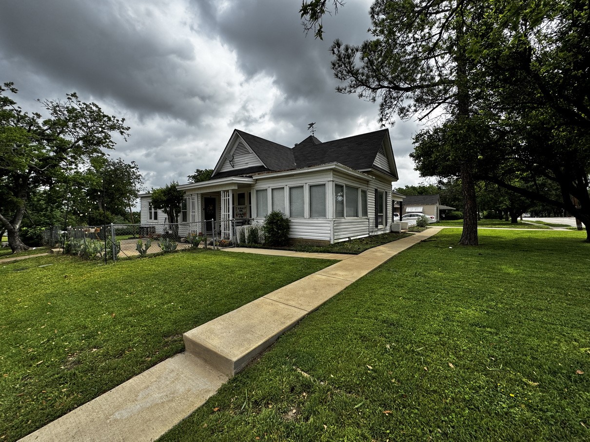 322 Hill Street Grand Prairie TX 75050