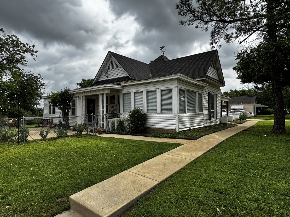322 Hill Street Grand Prairie TX 75050