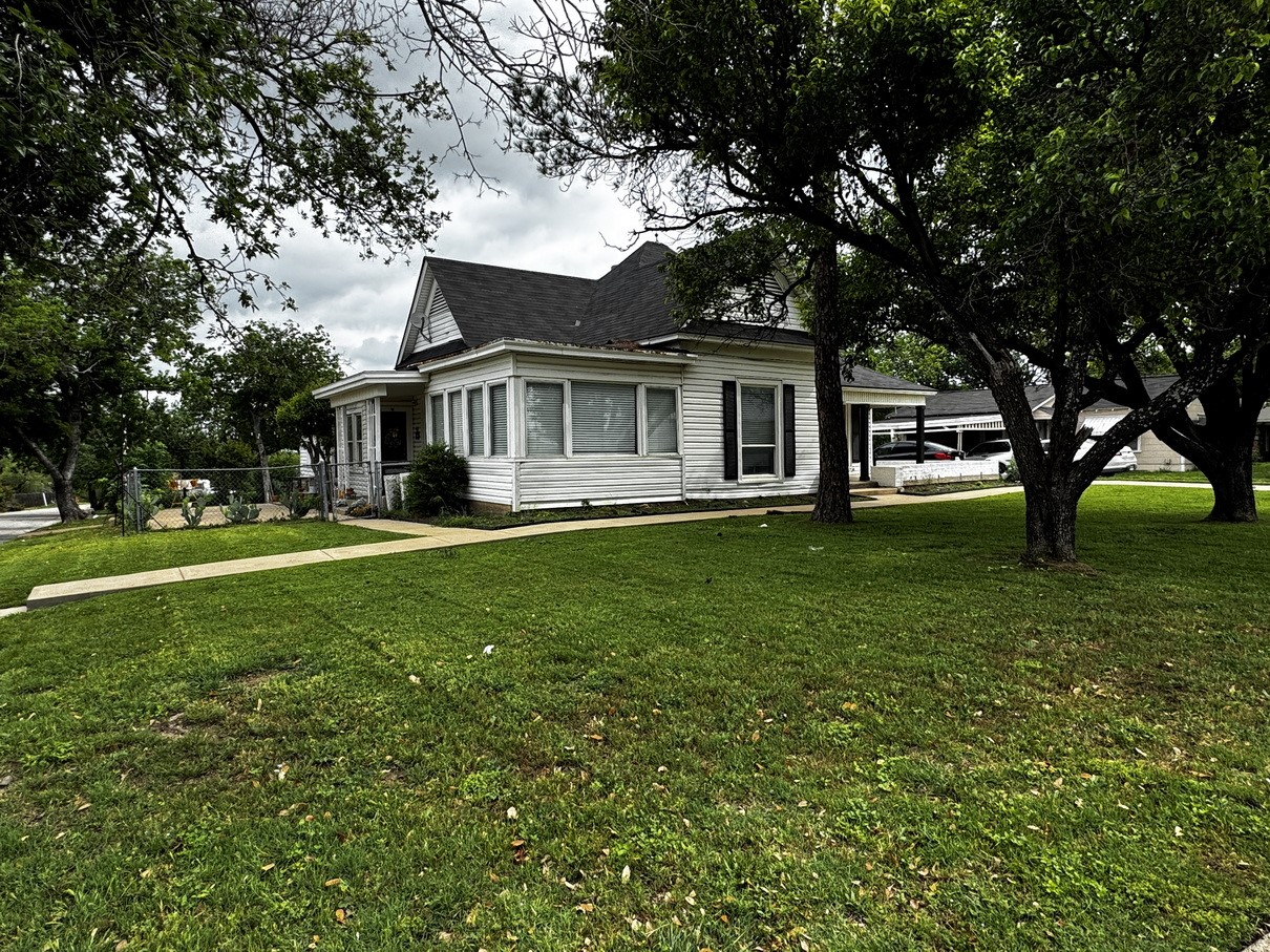 322 Hill Street Grand Prairie TX 75050