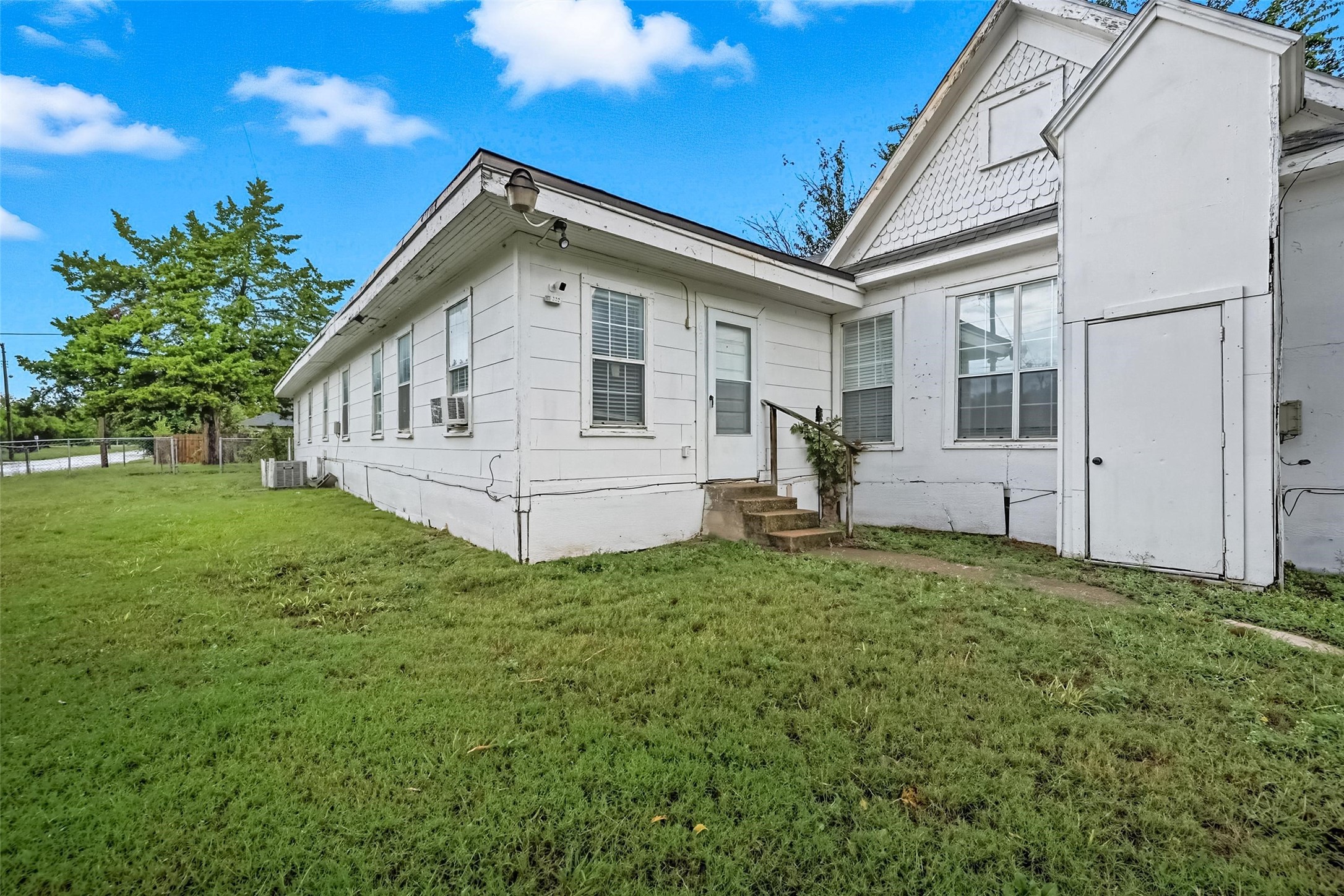 620 S Charles Street Sherman TX 75090