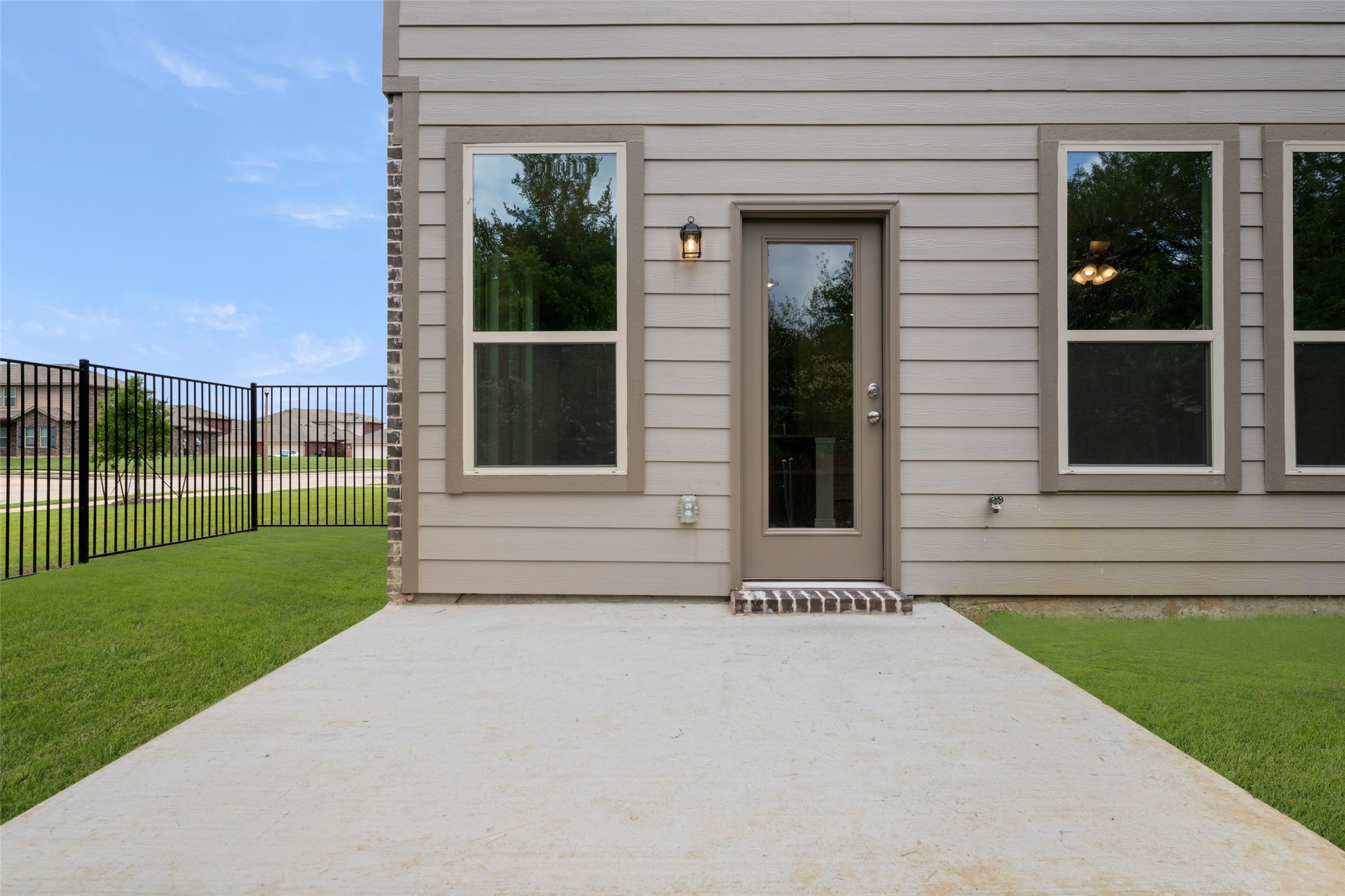 400-402 Trailhead Lane Denton TX 76205