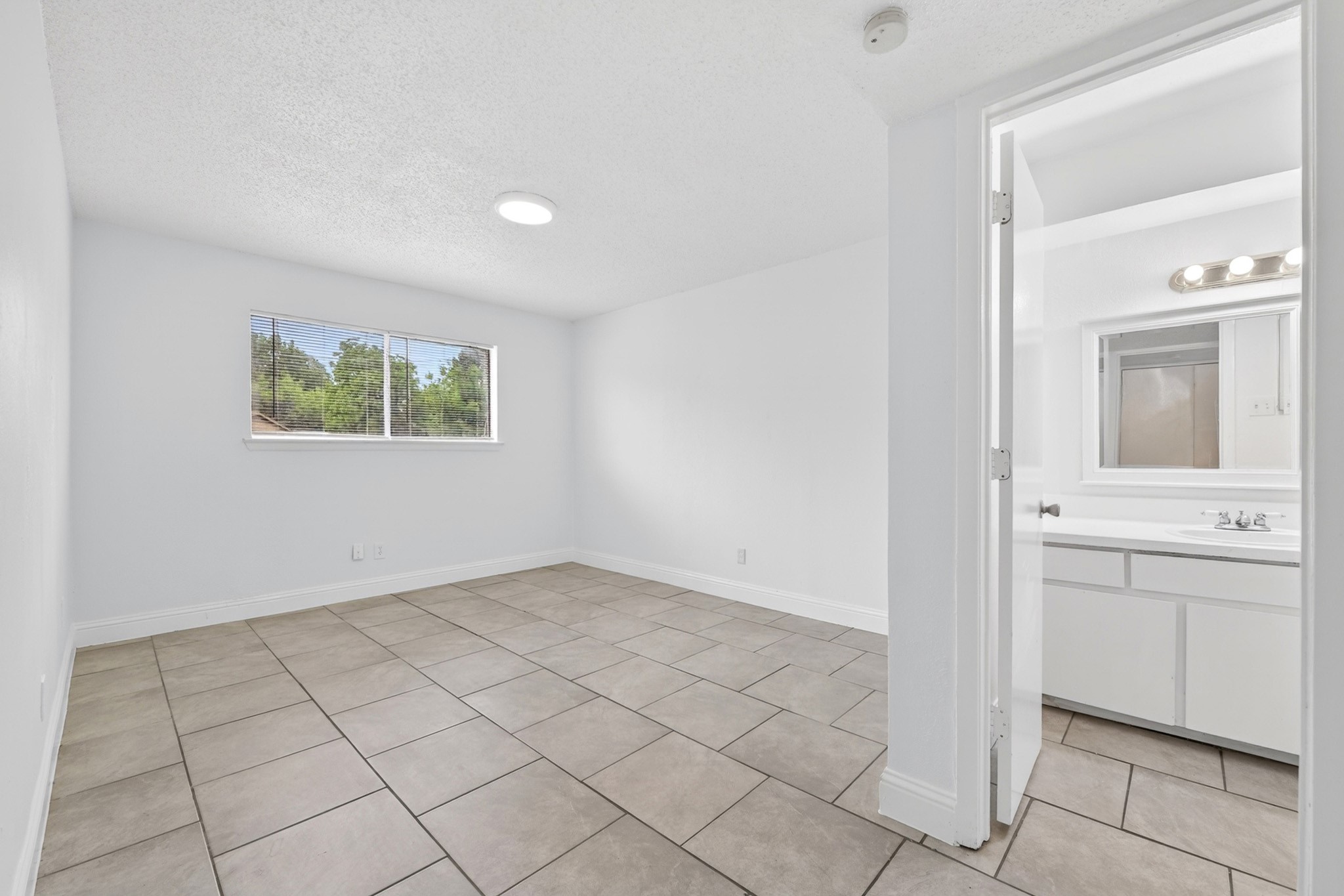 3016 Tudor Lane Irving TX 75060