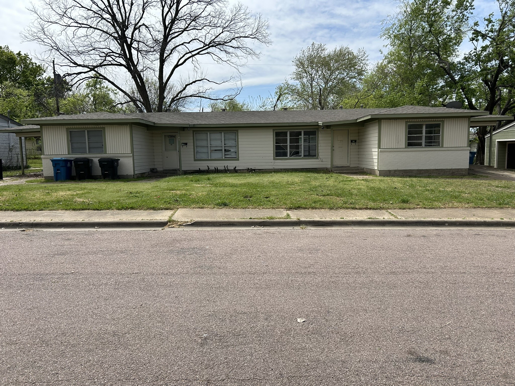 121 Vandenburg Drive Denison TX 75020