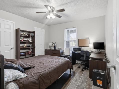 2040 Oakwood Court Arlington TX 76012