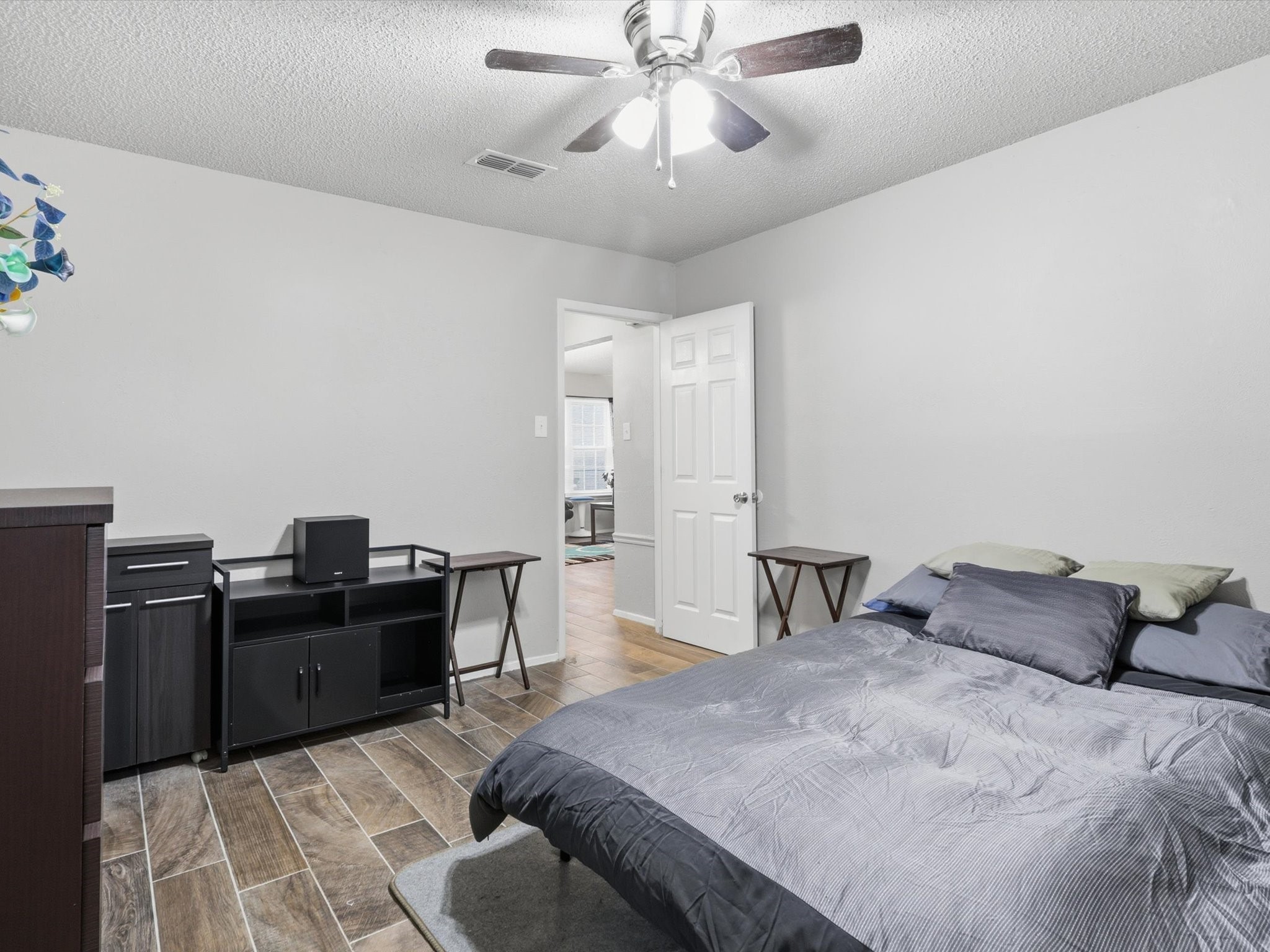 2040 Oakwood Court Arlington TX 76012