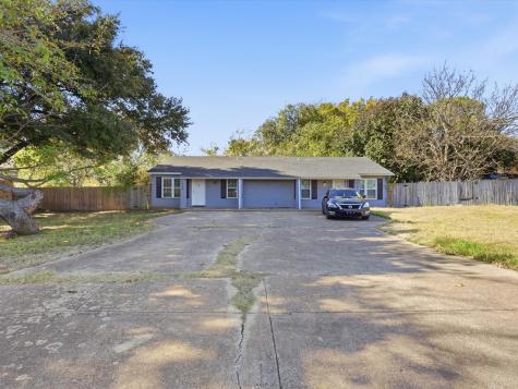 2040 Oakwood Court Arlington TX 76012