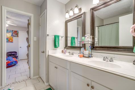 820 Ash Street Burleson TX 76028