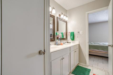 820 Ash Street Burleson TX 76028