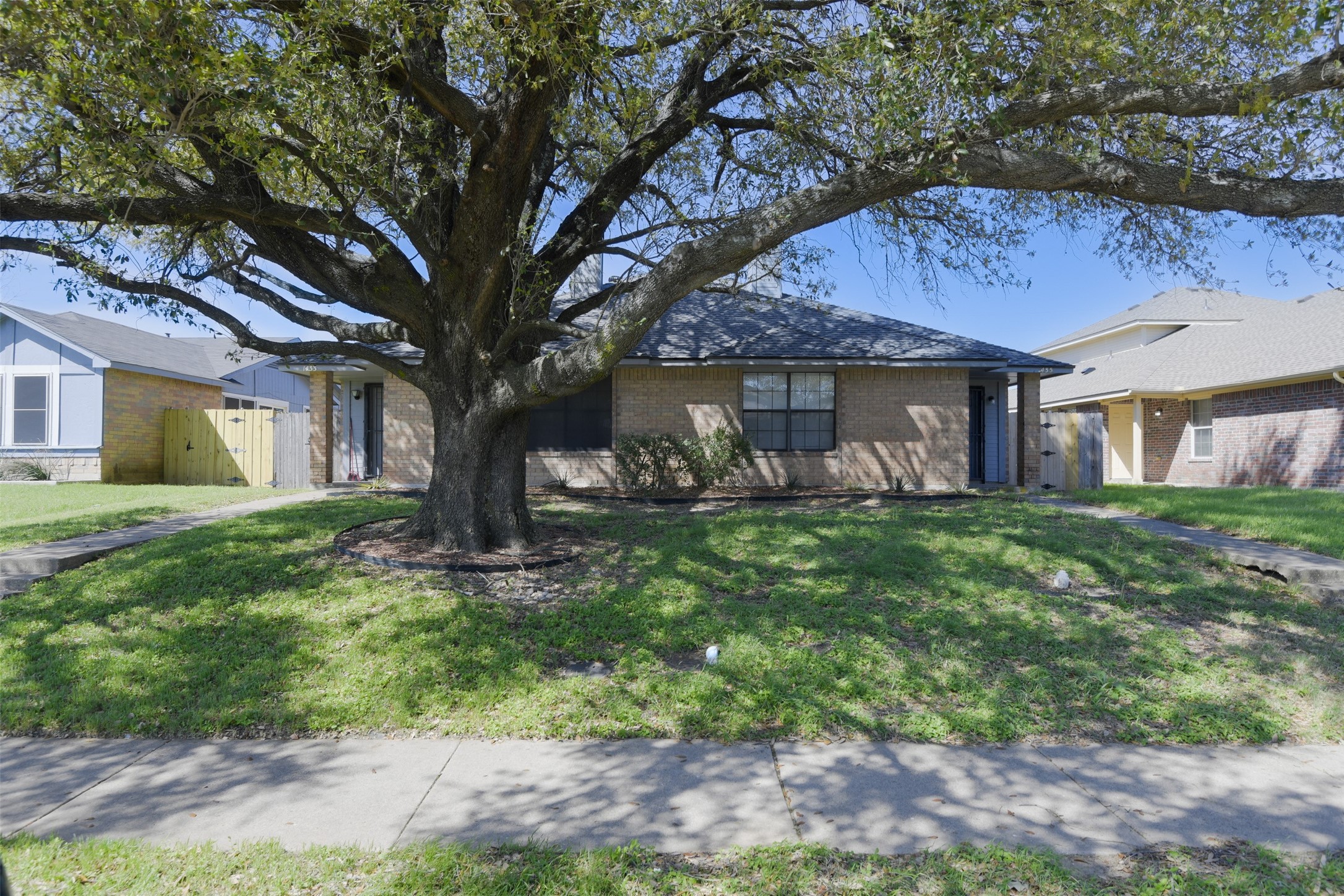 1433 N Bluegrove Road Lancaster TX 75134