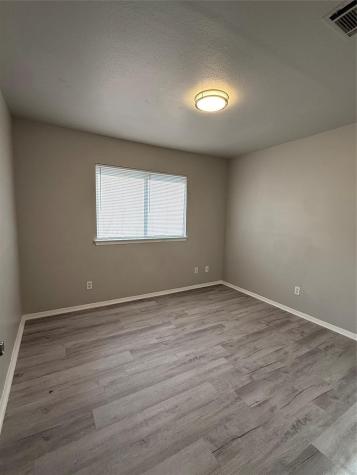 1433 N Bluegrove Road Lancaster TX 75134