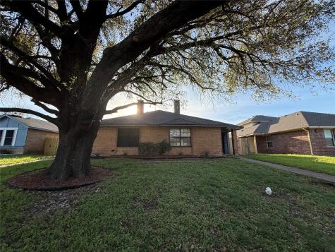 1433 N Bluegrove Road Lancaster TX 75134