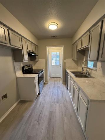 1433 N Bluegrove Road Lancaster TX 75134