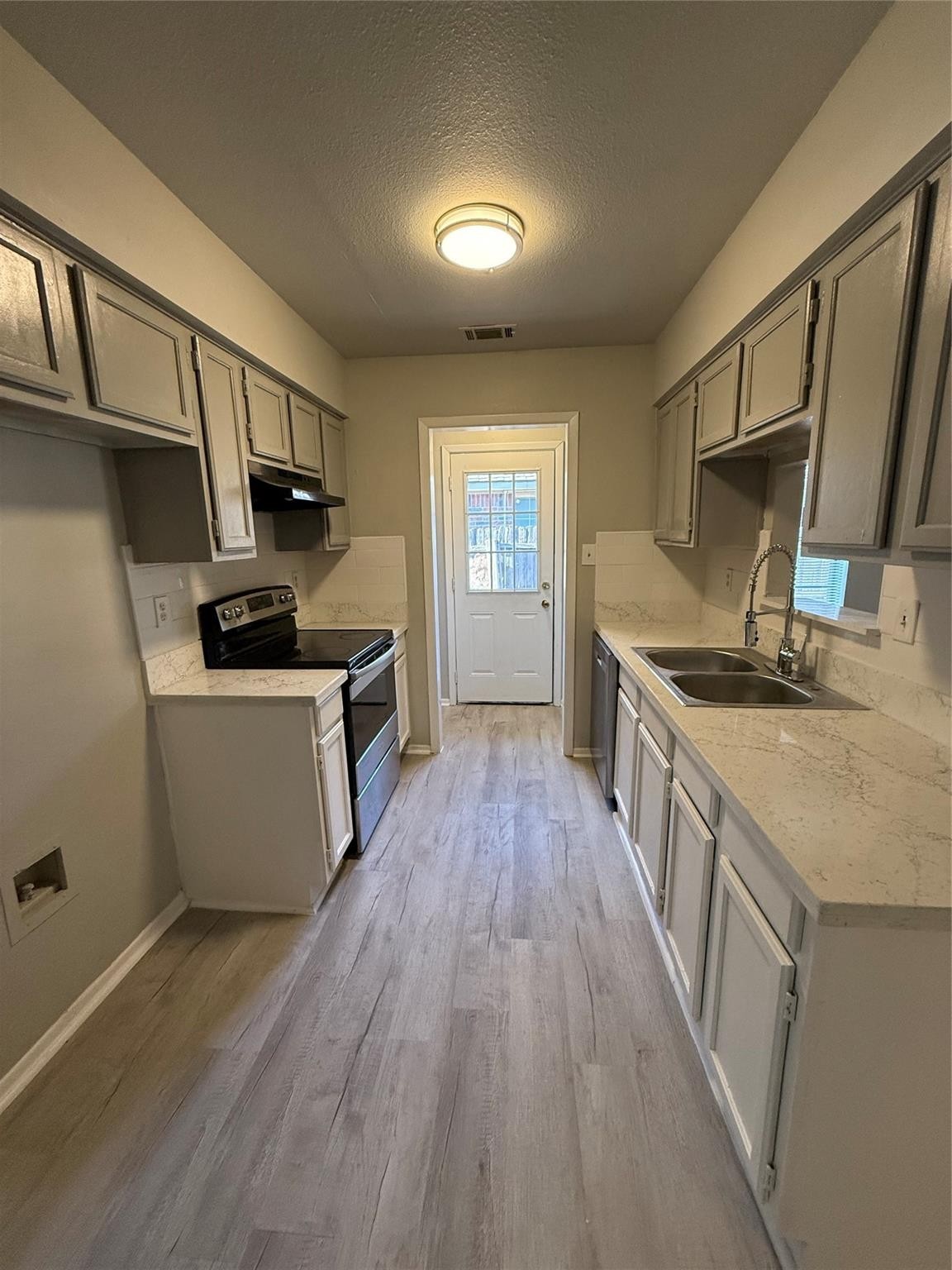 1433 N Bluegrove Road Lancaster TX 75134
