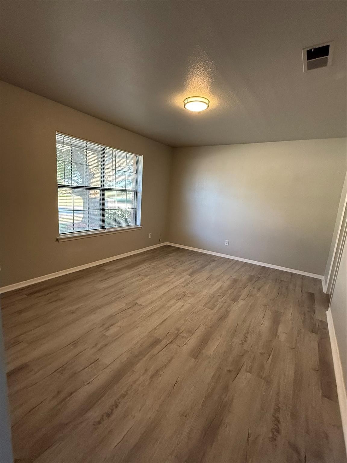 1433 N Bluegrove Road Lancaster TX 75134