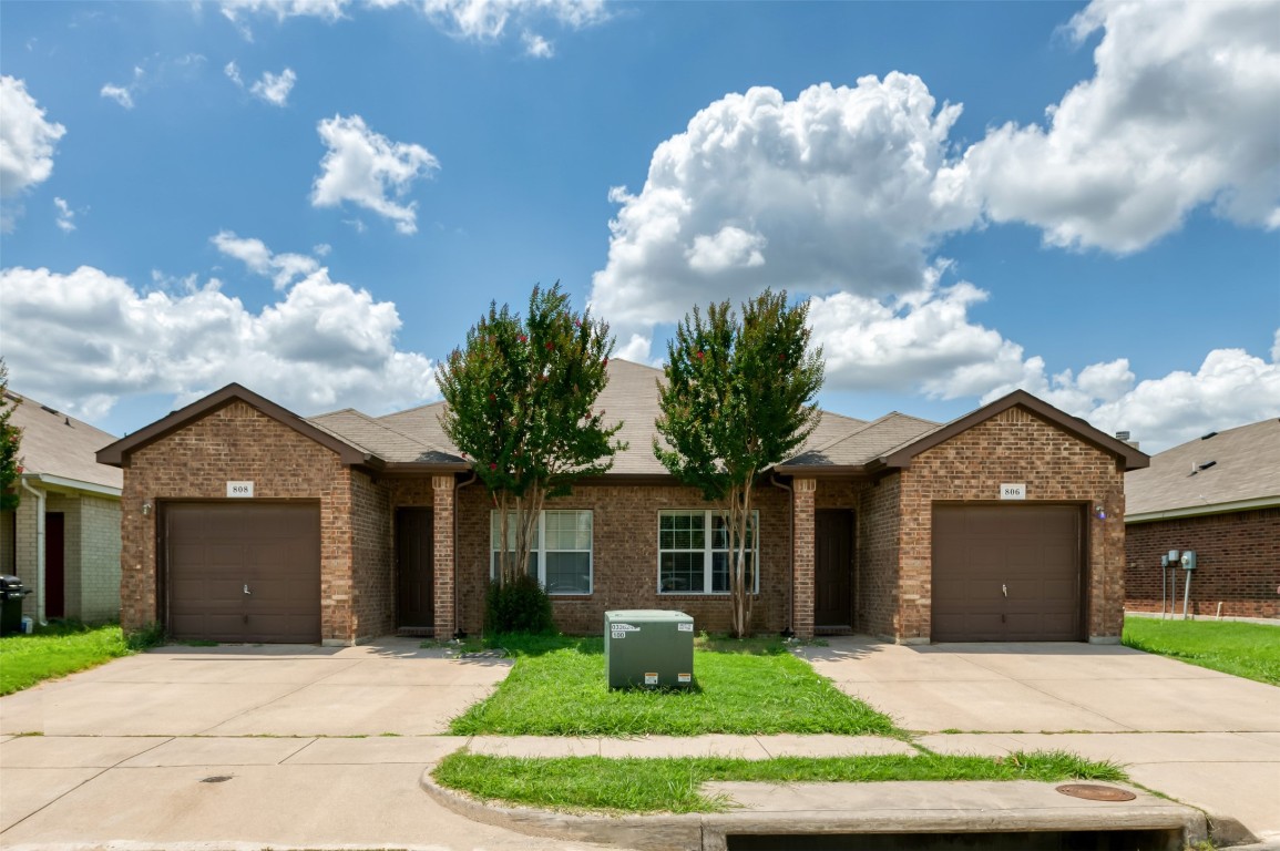 806 Bur Oak Drive Burleson TX 76028
