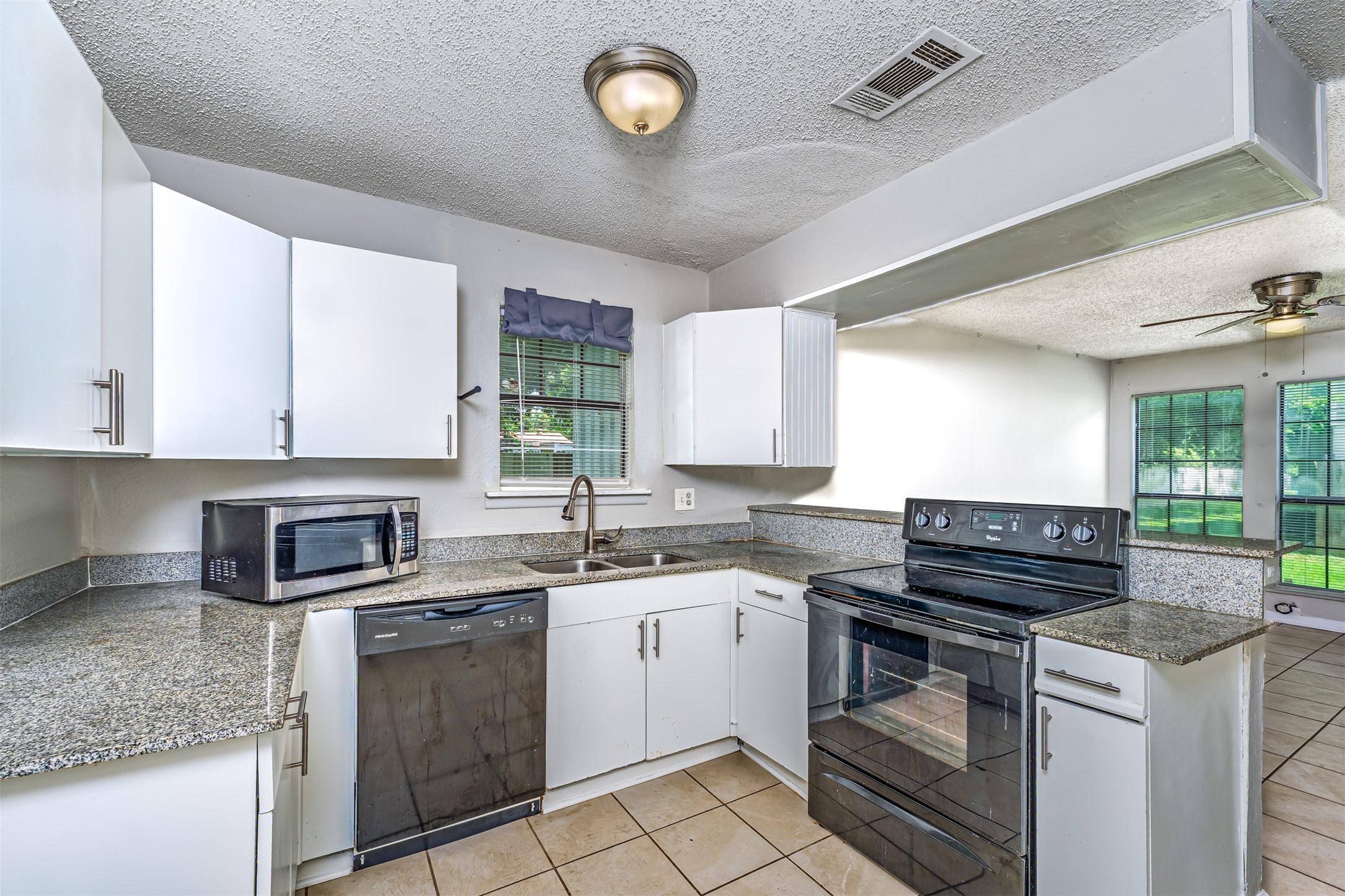 4917 Miller Avenue Fort Worth TX 76119